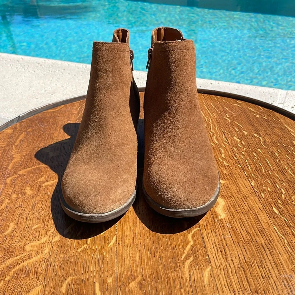 Kenzie tan ankle zip up boots | Size 9